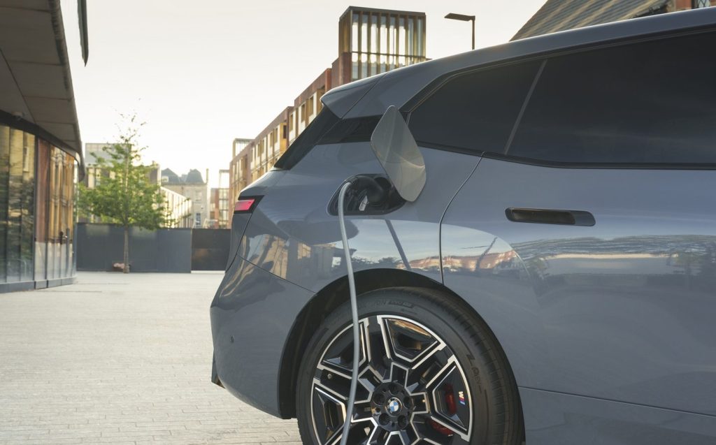 BMW iX