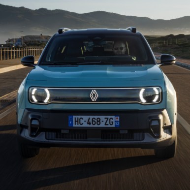 2025 Renault 4 front view